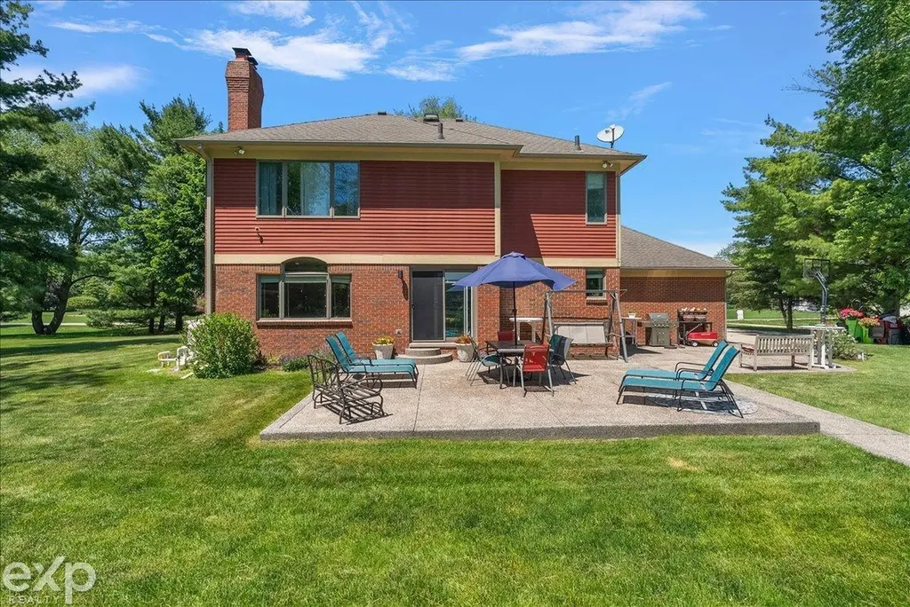 61334 Country Lane Washington Township MI 48094