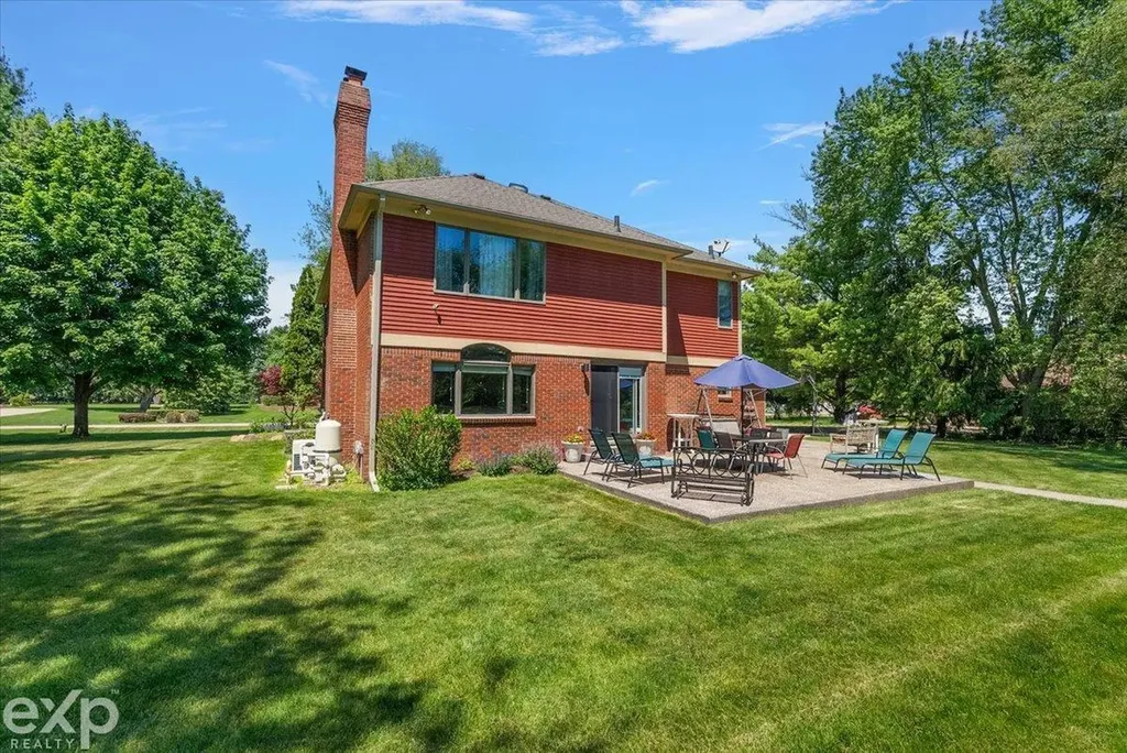 61334 Country Lane Washington Township MI 48094
