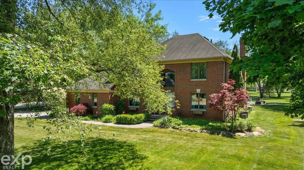 61334 Country Lane Washington Township MI 48094