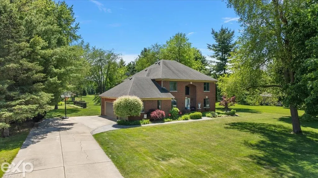 61334 Country Lane Washington Township MI 48094