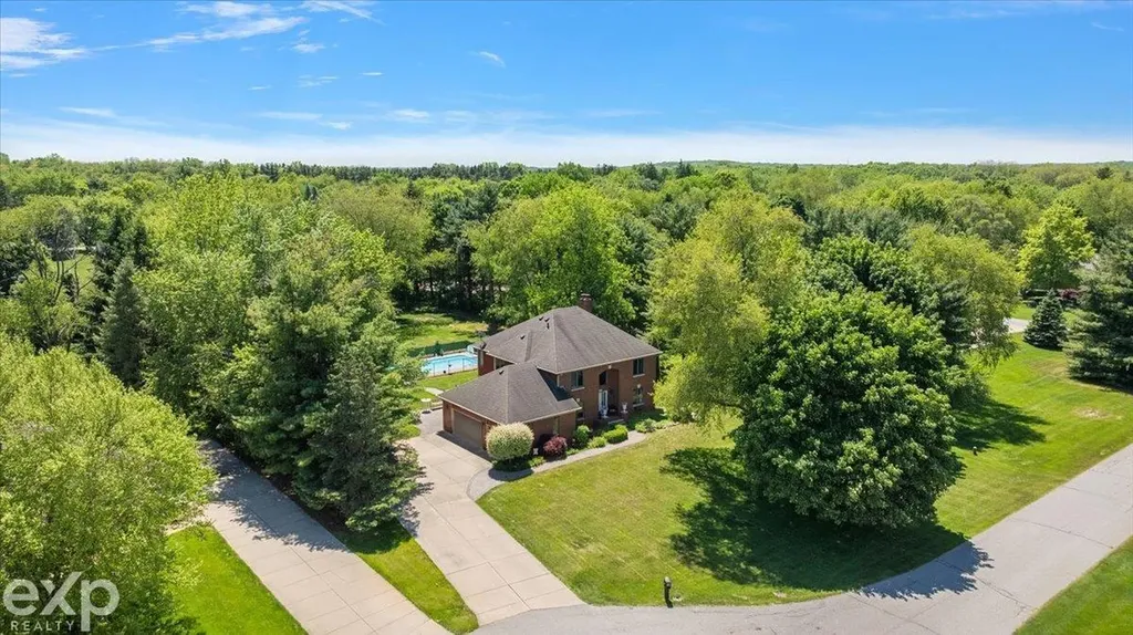 61334 Country Lane Washington Township MI 48094