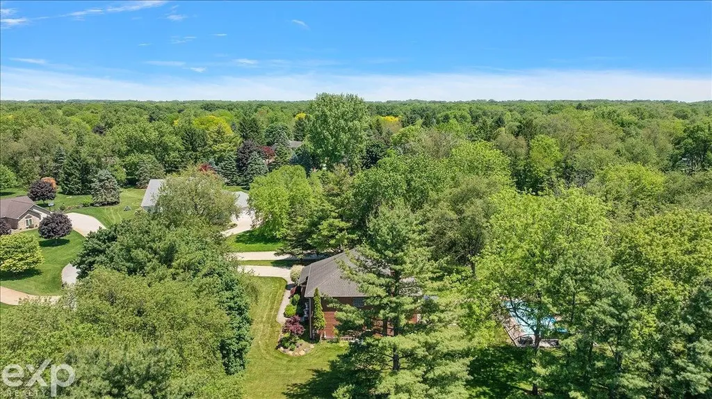 61334 Country Lane Washington Township MI 48094