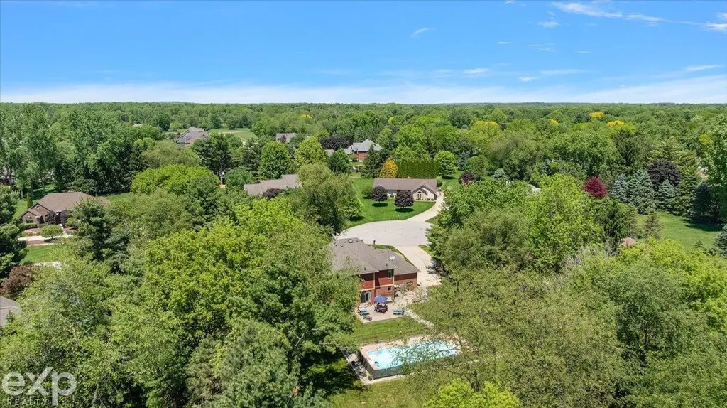 61334 Country Lane Washington Township MI 48094