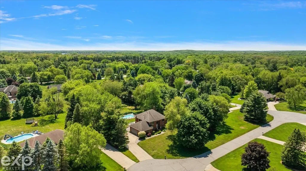 61334 Country Lane Washington Township MI 48094