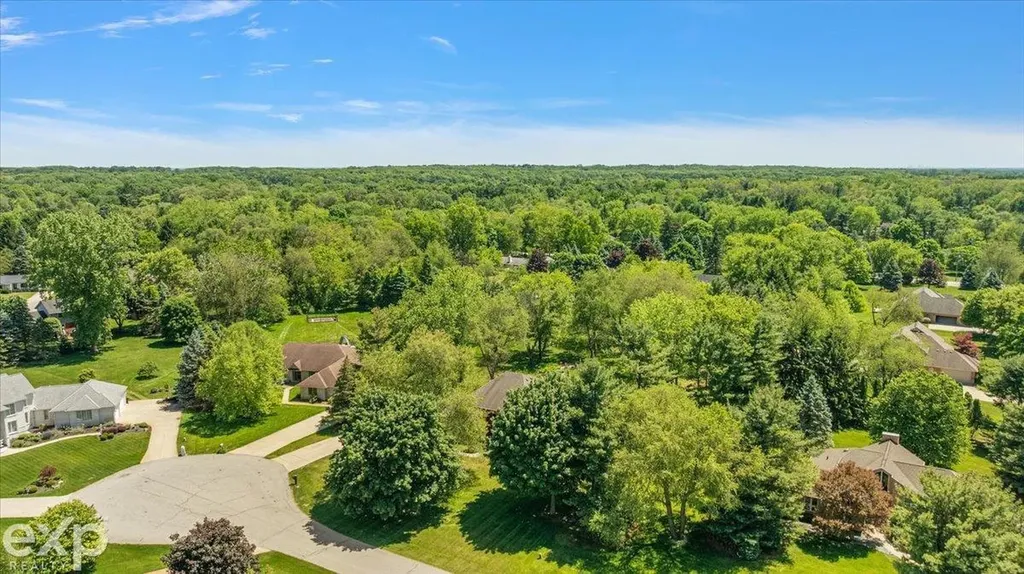 61334 Country Lane Washington Township MI 48094