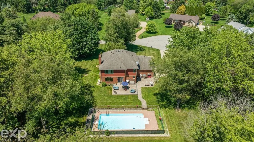 61334 Country Lane Washington Township MI 48094