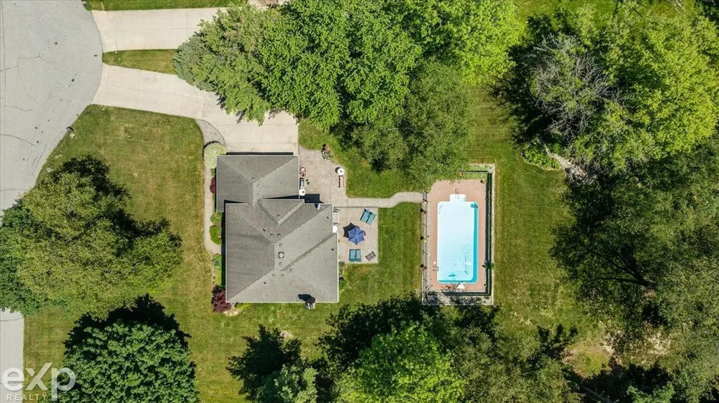 61334 Country Lane Washington Township MI 48094