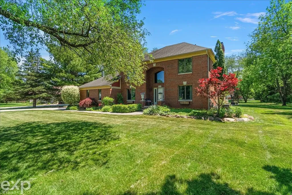 61334 Country Lane Washington Township MI 48094