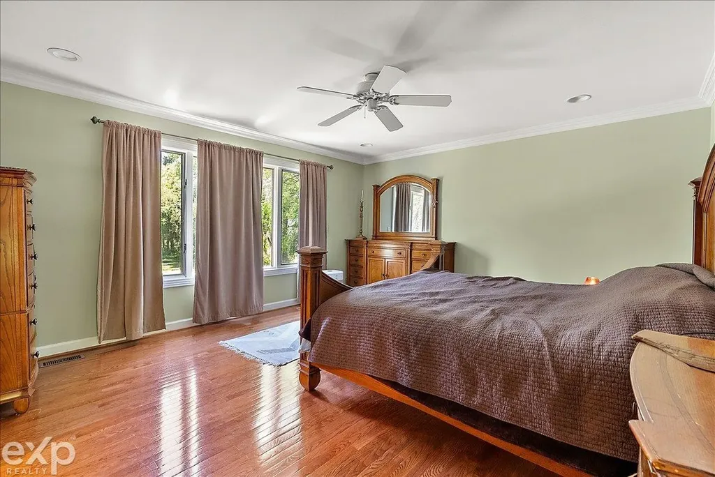 61334 Country Lane Washington Township MI 48094