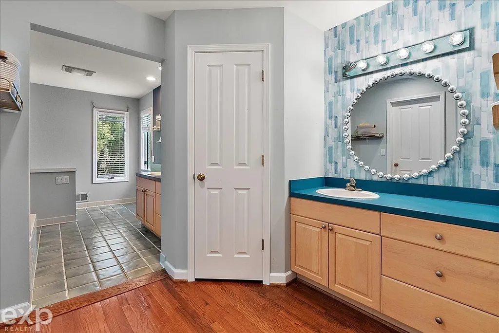 61334 Country Lane Washington Township MI 48094