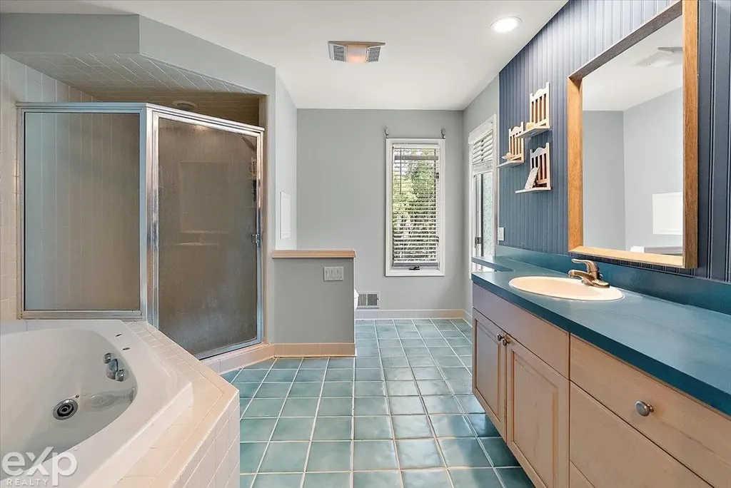 61334 Country Lane Washington Township MI 48094
