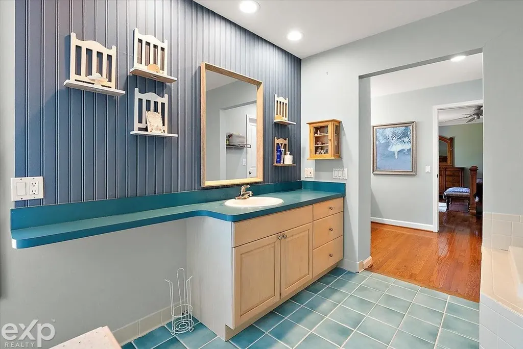 61334 Country Lane Washington Township MI 48094