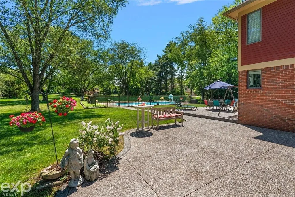 61334 Country Lane Washington Township MI 48094