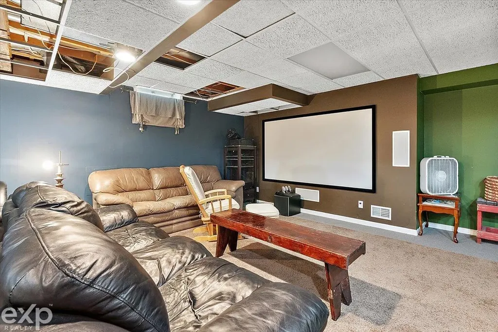 61334 Country Lane Washington Township MI 48094