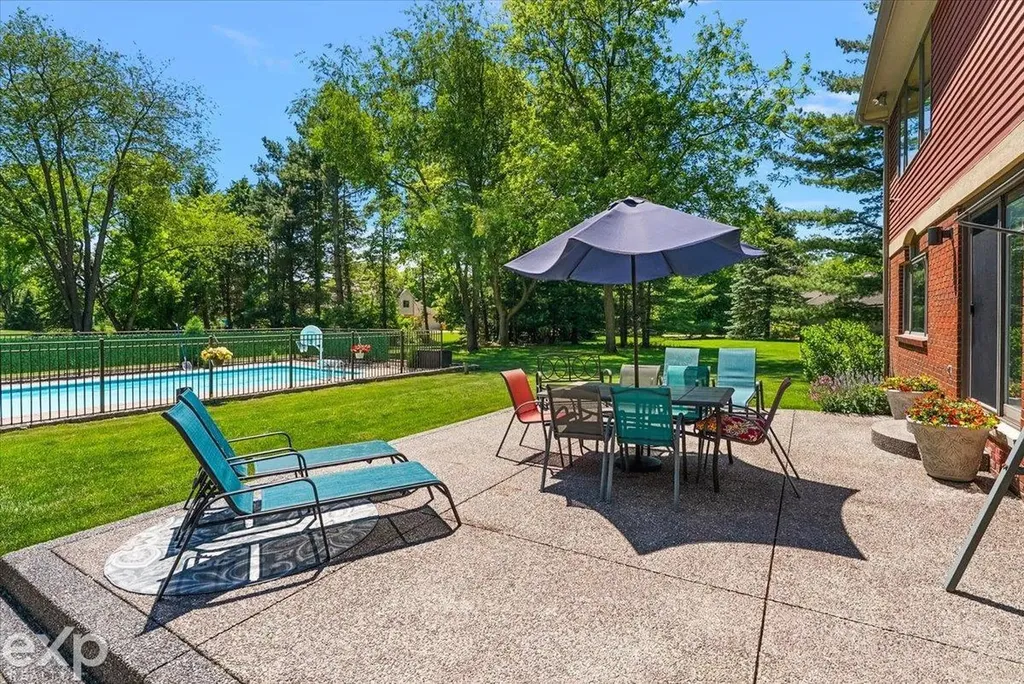 61334 Country Lane Washington Township MI 48094