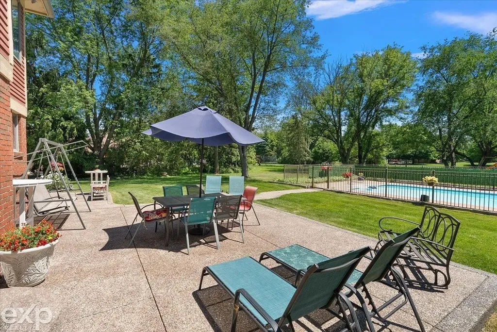61334 Country Lane Washington Township MI 48094