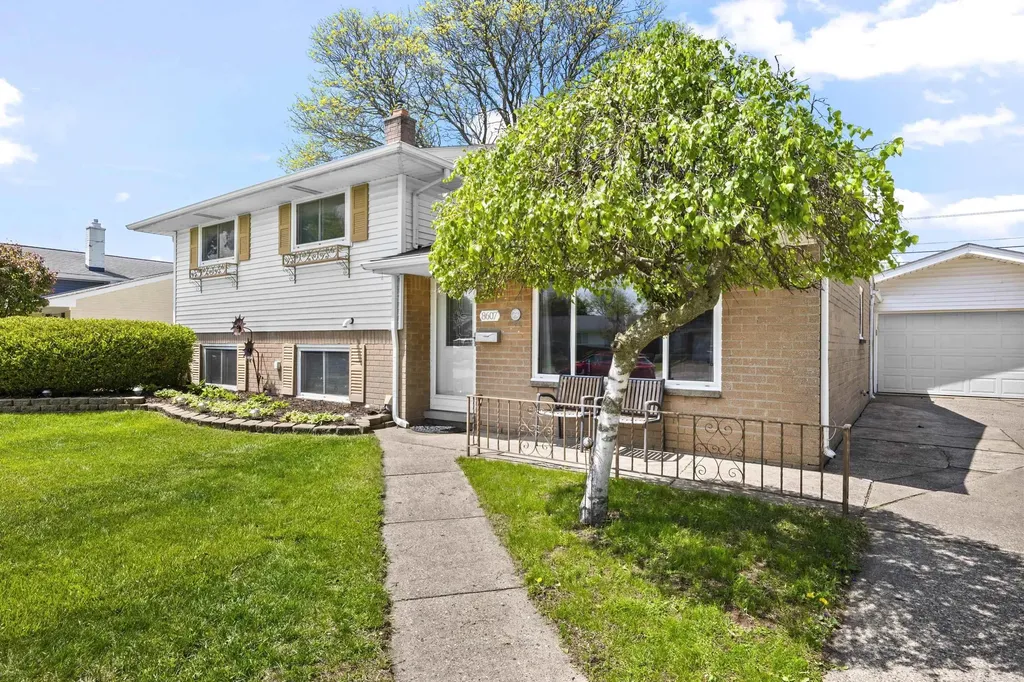 8607 Leslie Drive Sterling Heights City MI 48314