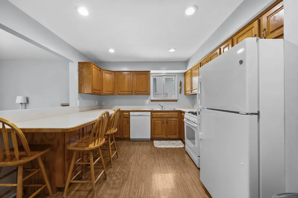 8607 Leslie Drive Sterling Heights City MI 48314