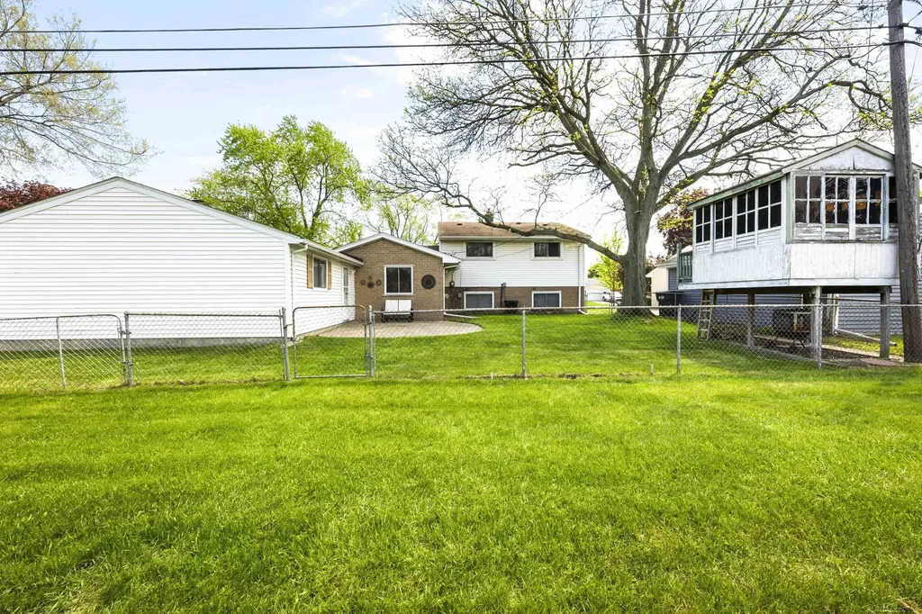 8607 Leslie Drive Sterling Heights City MI 48314