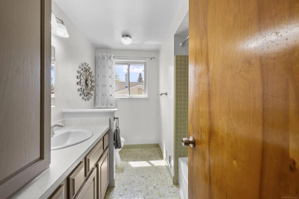 8607 Leslie Drive Sterling Heights City MI 48314