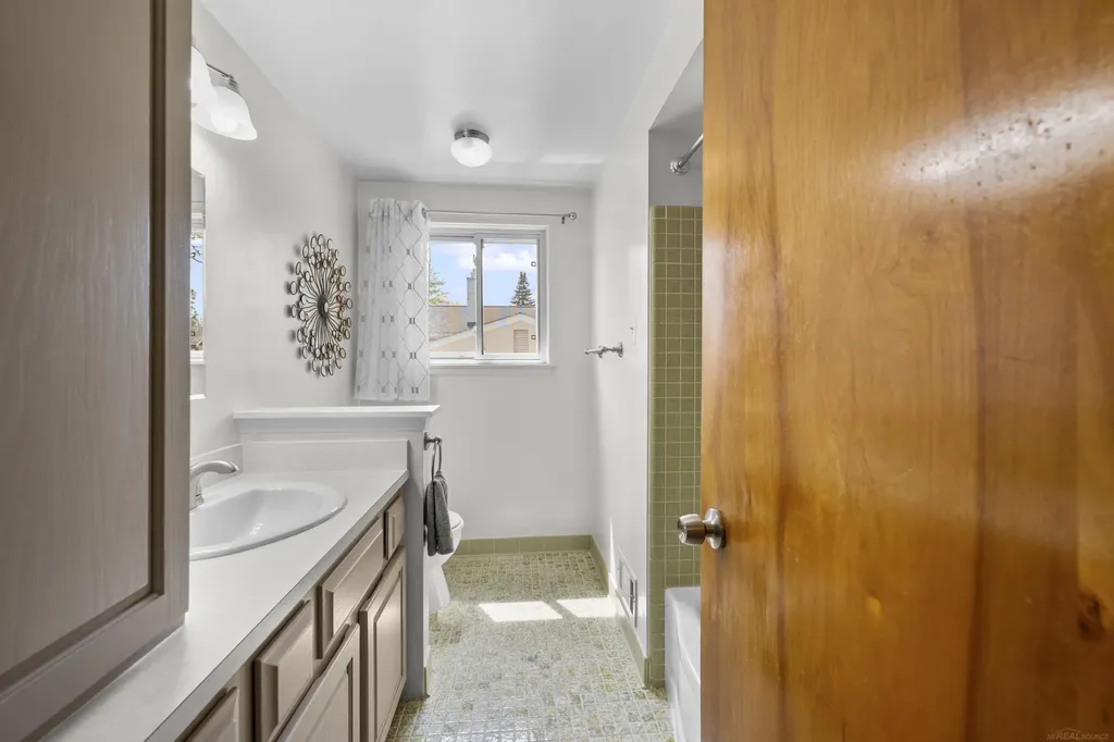 8607 Leslie Drive Sterling Heights City MI 48314