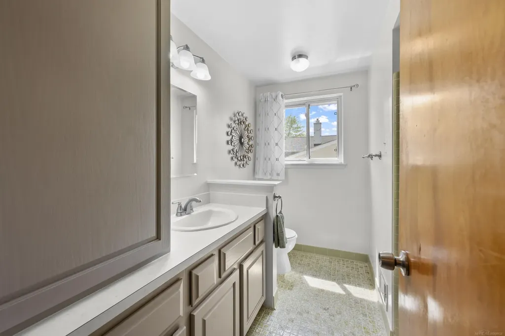 8607 Leslie Drive Sterling Heights City MI 48314