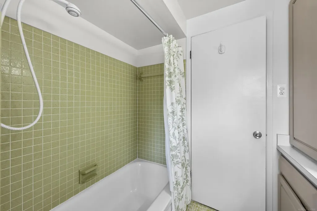 8607 Leslie Drive Sterling Heights City MI 48314