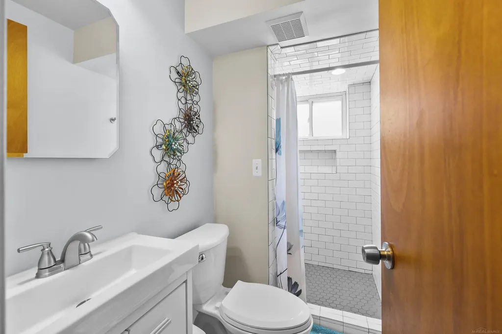 8607 Leslie Drive Sterling Heights City MI 48314