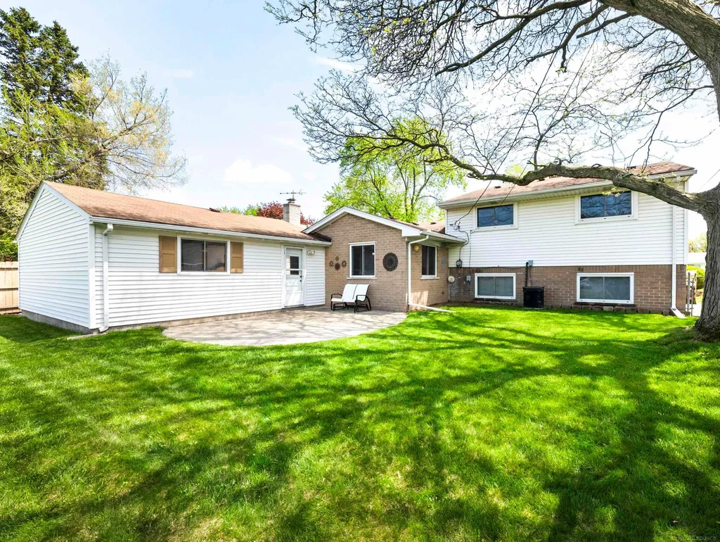 8607 Leslie Drive Sterling Heights City MI 48314