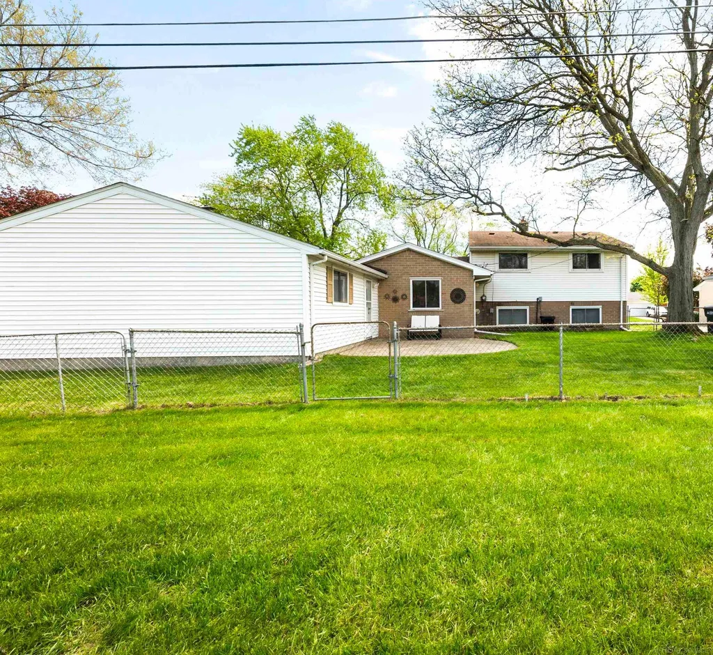 8607 Leslie Drive Sterling Heights City MI 48314