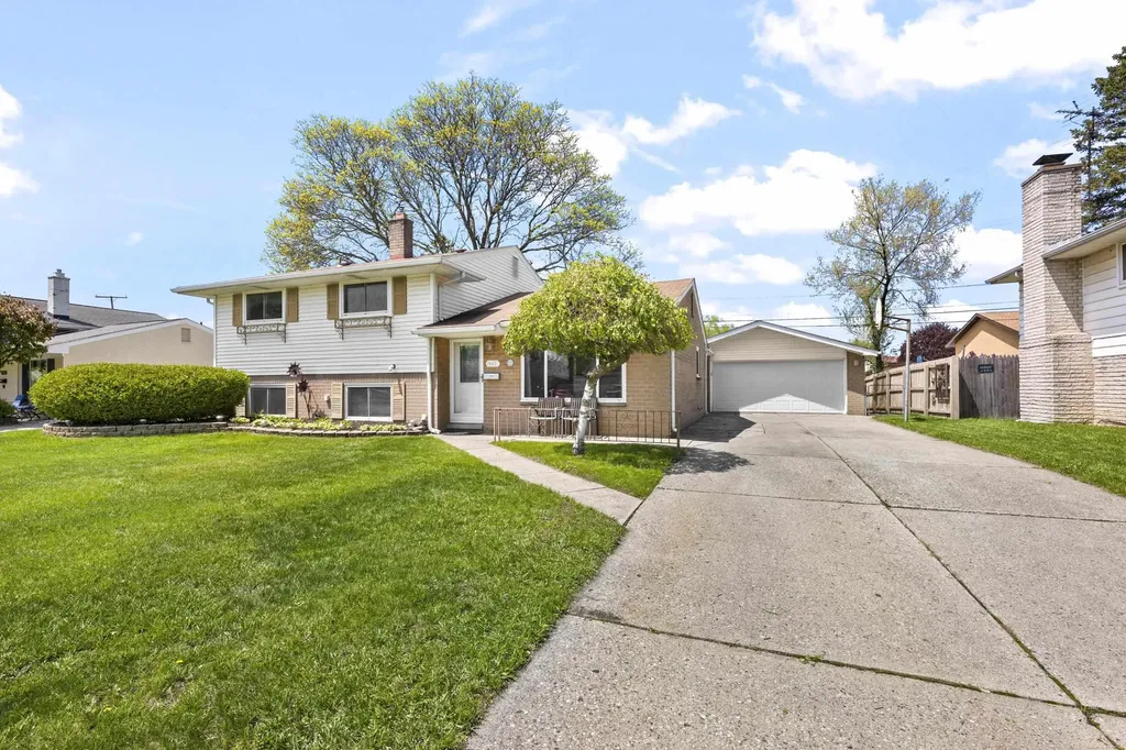 8607 Leslie Drive Sterling Heights City MI 48314