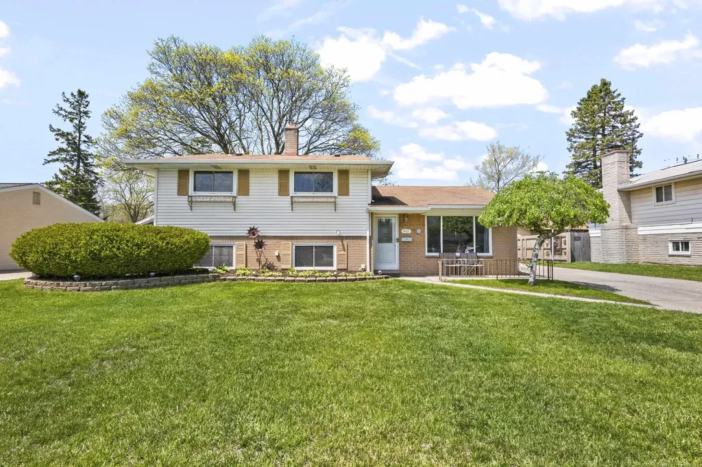 8607 Leslie Drive Sterling Heights City MI 48314