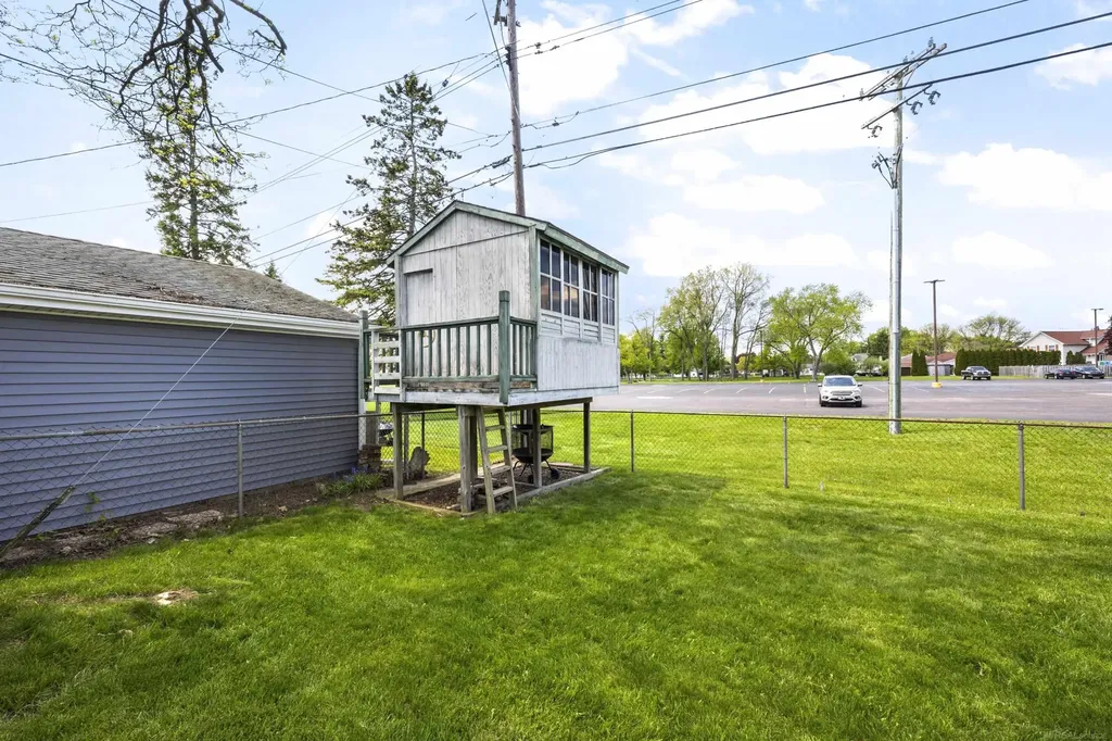 8607 Leslie Drive Sterling Heights City MI 48314