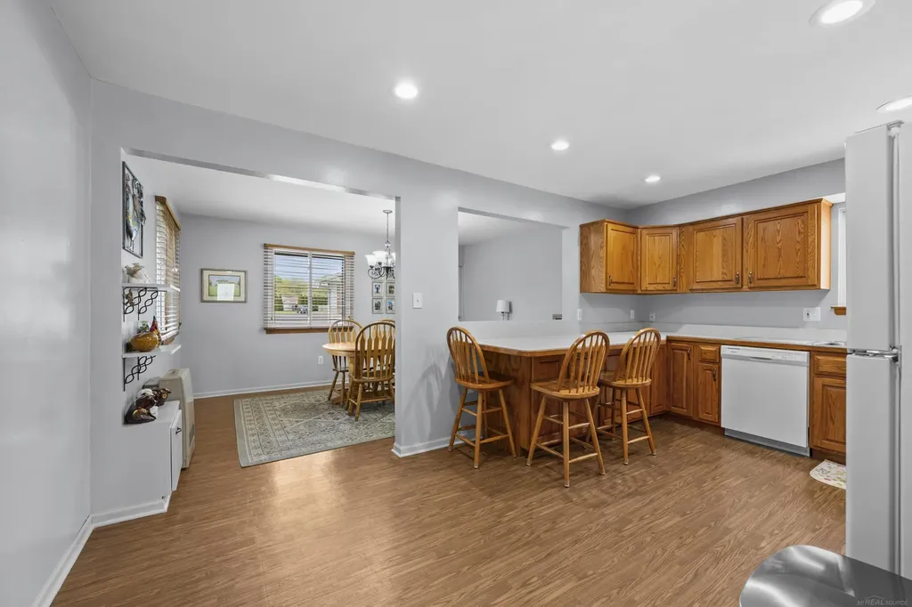 8607 Leslie Drive Sterling Heights City MI 48314