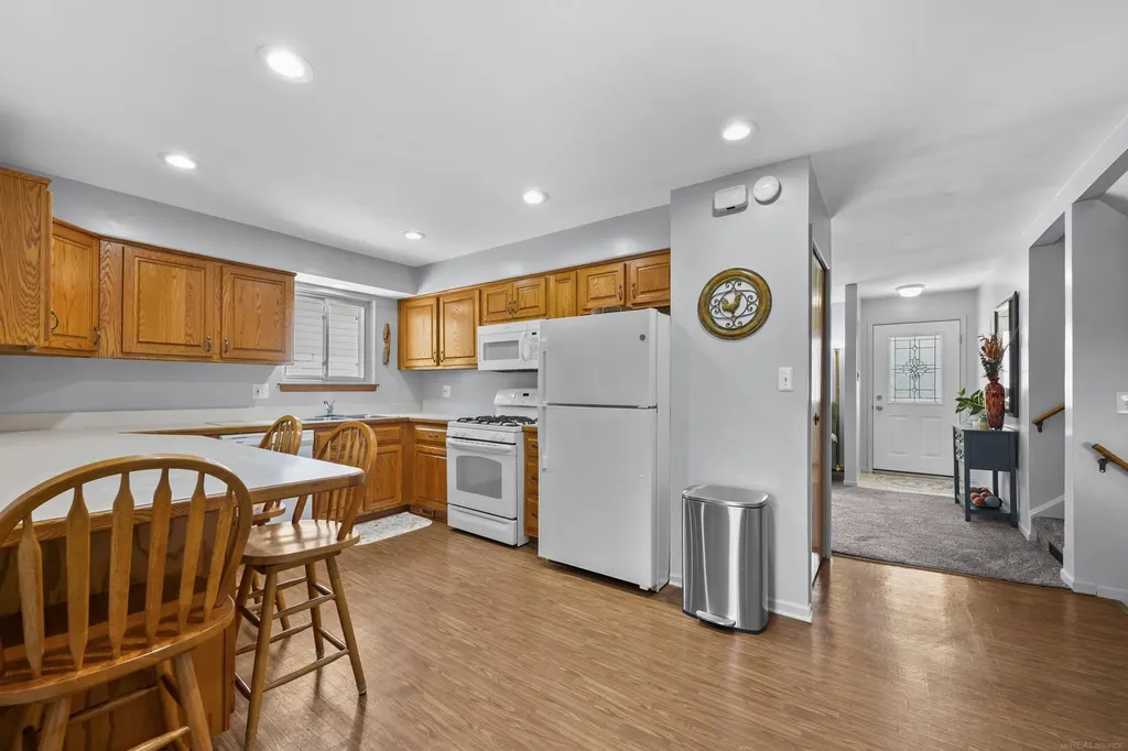 8607 Leslie Drive Sterling Heights City MI 48314