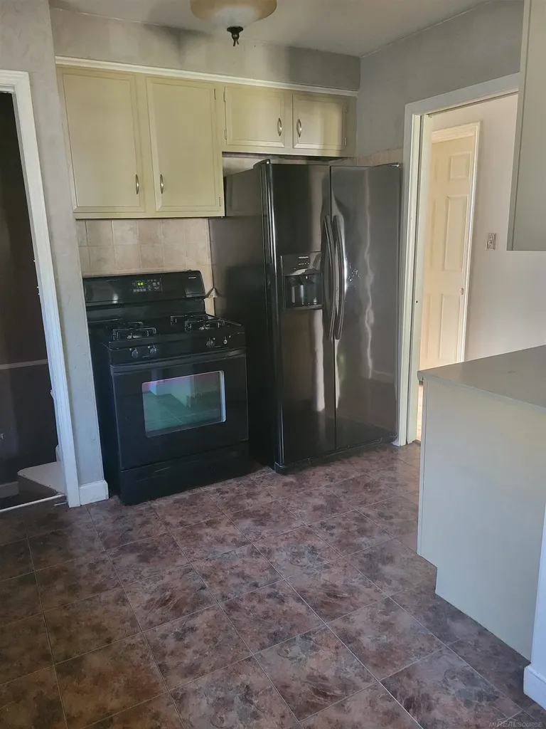 22087 Oakwood Avenue Eastpointe City MI 48021