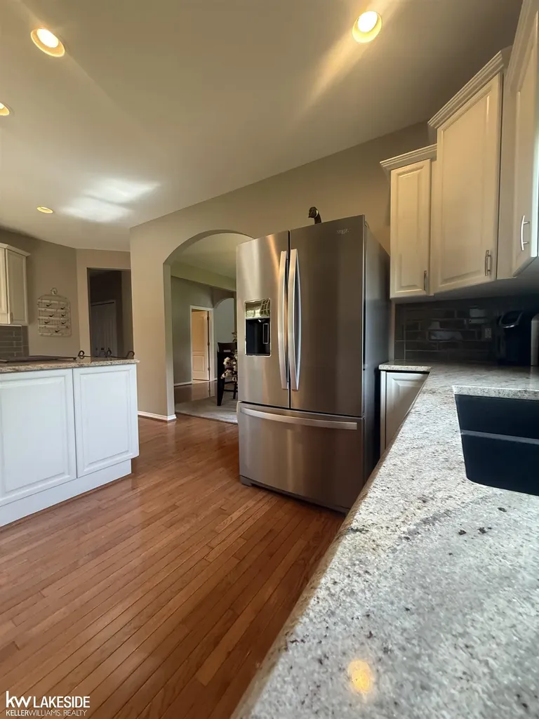 901 Jack Pine Drive Oakland Charter Township MI 48306