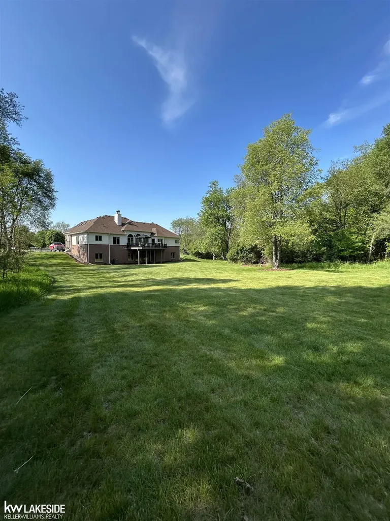 901 Jack Pine Drive Oakland Charter Township MI 48306