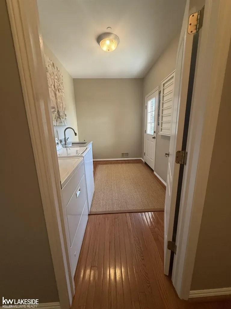 901 Jack Pine Drive Oakland Charter Township MI 48306