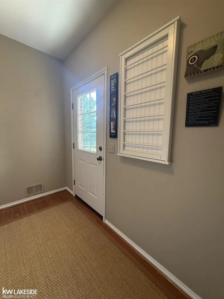 901 Jack Pine Drive Oakland Charter Township MI 48306