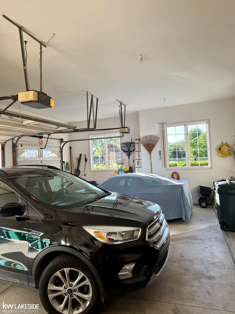 901 Jack Pine Drive Oakland Charter Township MI 48306