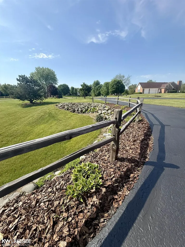 901 Jack Pine Drive Oakland Charter Township MI 48306