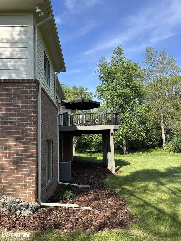 901 Jack Pine Drive Oakland Charter Township MI 48306