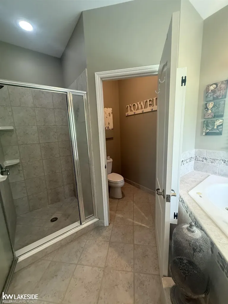 901 Jack Pine Drive Oakland Charter Township MI 48306