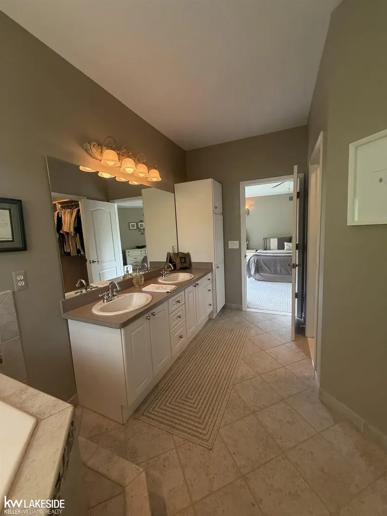 901 Jack Pine Drive Oakland Charter Township MI 48306