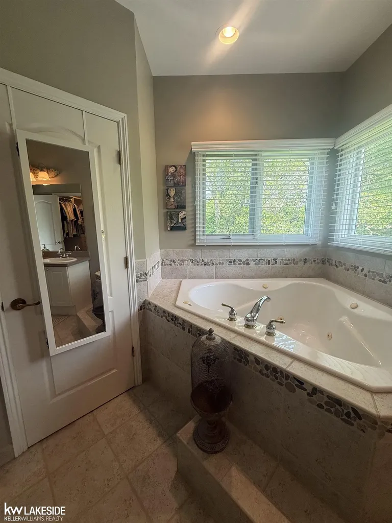 901 Jack Pine Drive Oakland Charter Township MI 48306