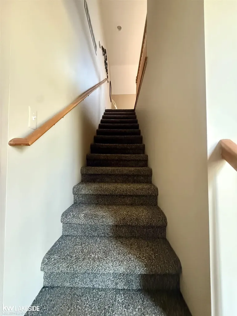 901 Jack Pine Drive Oakland Charter Township MI 48306