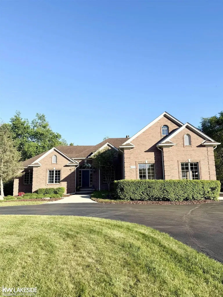 901 Jack Pine Drive Oakland Charter Township MI 48306