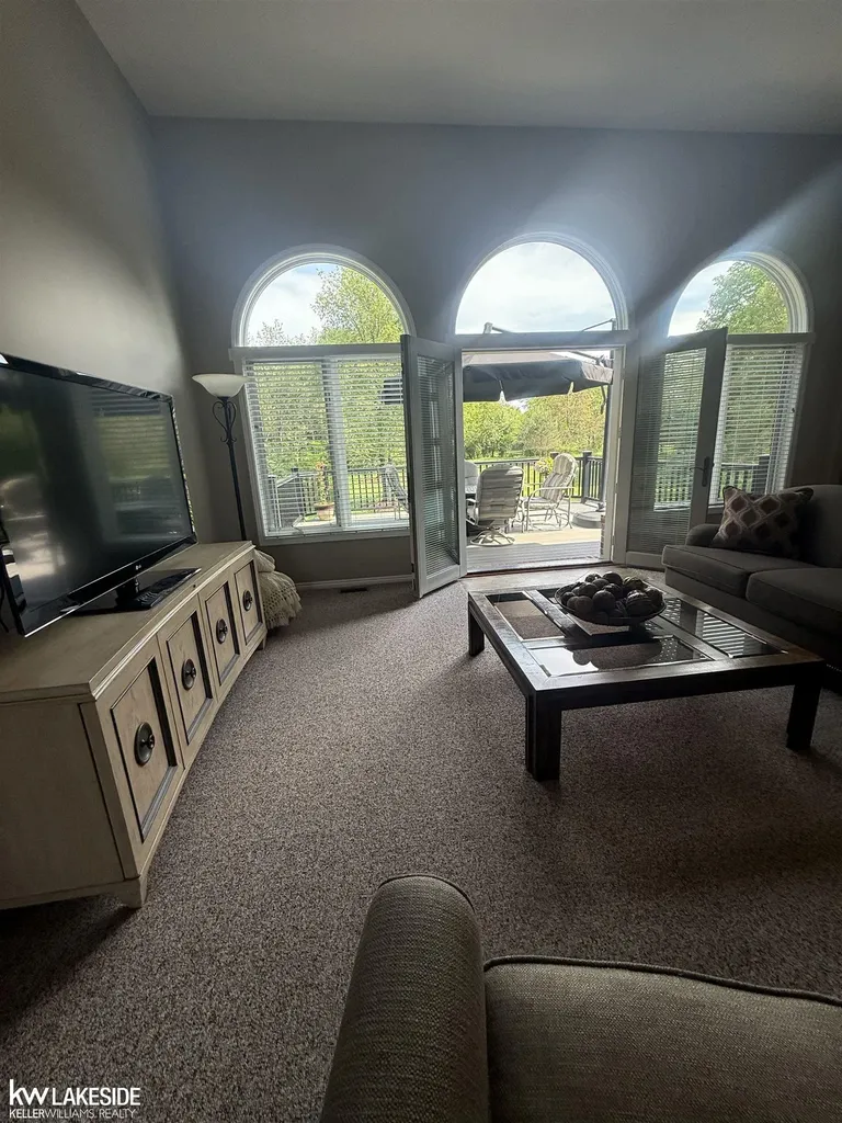 901 Jack Pine Drive Oakland Charter Township MI 48306