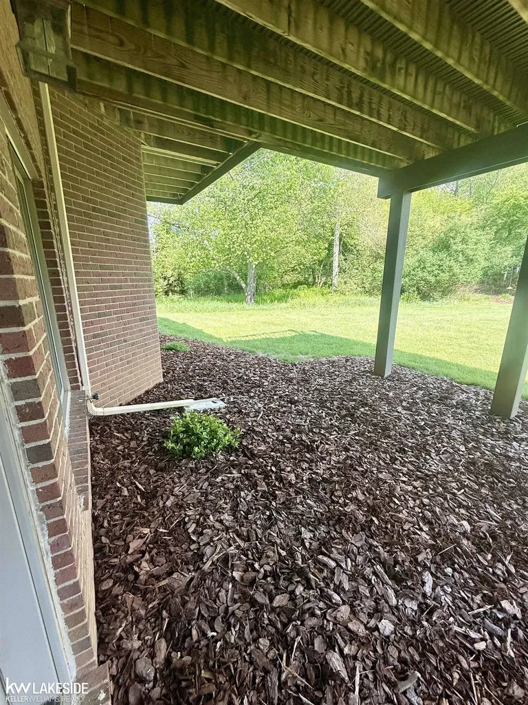 901 Jack Pine Drive Oakland Charter Township MI 48306